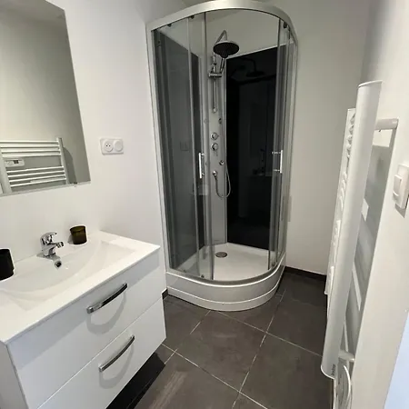 Jolie Dans Maison Renovee, Beautifull In Shared House *