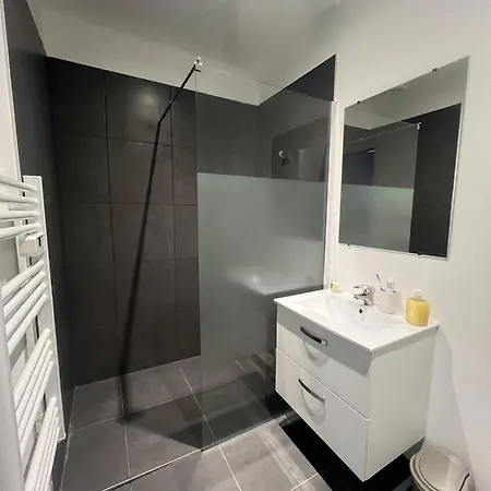 Jolie Dans Maison Renovee, Beautifull In Shared House